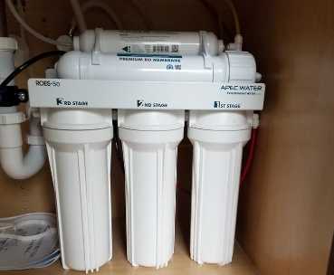 Water filtration system for cleaner residential well water